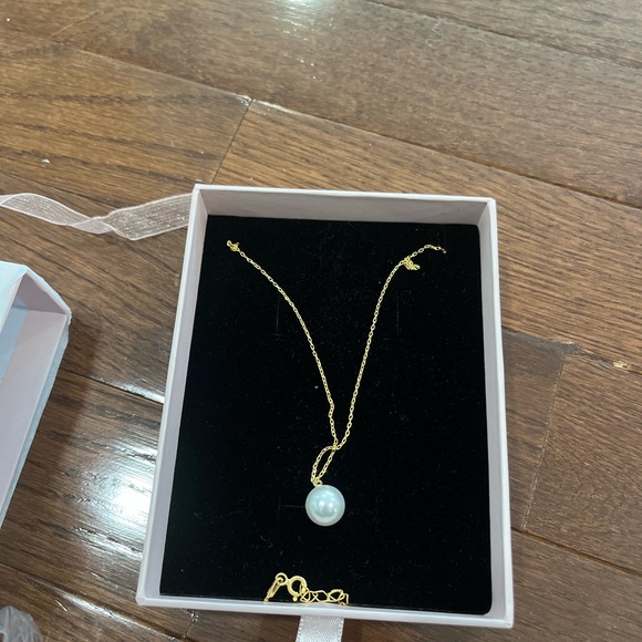 NWT In Box Unopened Pearl and 18K Gold Necklace - Picture 3 of 6
